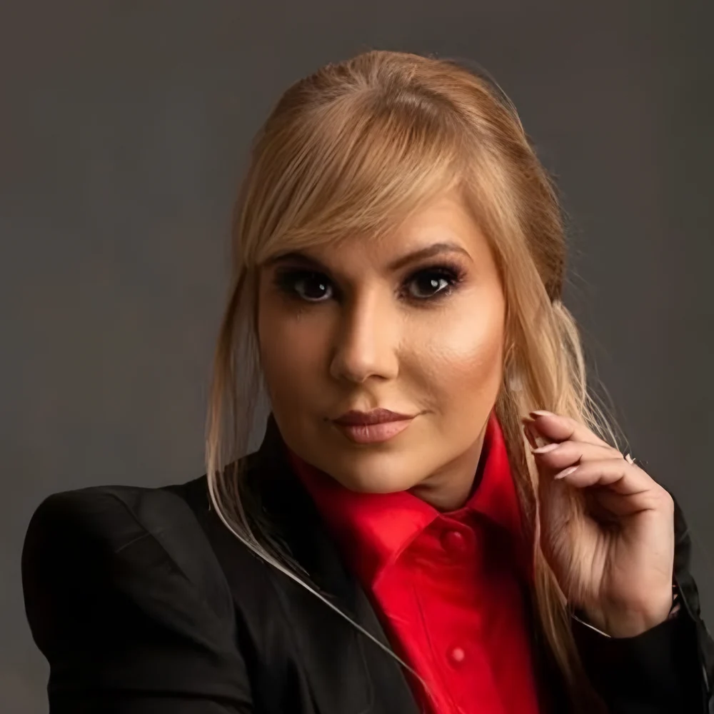 Dra. Flávia Bentes